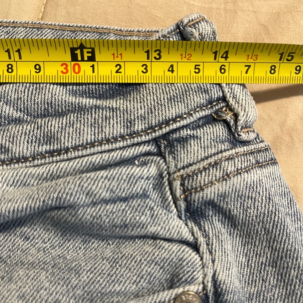 American Eagle Jeans Womens 6 Blue Mom Straight Jean Light Wash Minimal Normcore - Picture 9 of 11